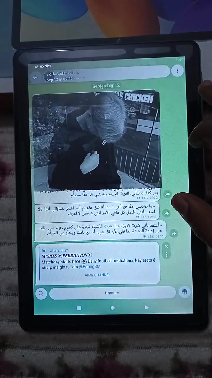 السعر 90 الف فقط جديد جديد
***********

ايباد K10C أندرويد

ذاكرة 32 
عشوائية 6
بطارية 5000
سماعات عدد 2 ستيريو 
كامرتين خلفية + كامرة أمامية 
الايباد جديد غير مستعمل فقط يوم واحد 
ملحقاتة كاملة يجي كارتونة والايباد وكيبل شحن فقط
يحمل جميع برامج التواصل الاجتماعي يحمل بوبجي 
الايباد للدراسة وللجامعات لطلاب السادس أو للألعاب

نص مكتوب في الصور:
- ٧٩,٣k اقتباسات - September 12 - أنا لا أحد يعلم كم الصراعات التي تحدث بداخلي، الهزائم والآلام التي أشعر بها، النقاط سبيل المؤلمة، ولا أستطيع شرح ما يحدث وهذا يؤلمني أيضاً. - أنا شخص لا أجد في الوحدة أي ألم أو عناء، ولا عناء في قضاء ساعة أو ساعتين يومياً في الركض وحيداً بدون التحدث مع أحد. - مأساة أن تقضي عمراً كاملاً وروحك تداعى من فرط القلق، من التوجس الطويل إزاء الأشياء، من عدم اليقين حيال كل شخص وكل شيء. - شيء دامس كأظلام الذي يسكن تحت عيناي الأيام لا زالت ترقبتني، والليل يمر كعلات ليالي، الموت لم يعد يخيفني، أنا حقاً محطم. - ما يؤذيني حقا هو أنني لست أنا قبل عام لم أعد أشعر بكتابتي أبدا، ولا أشعر بأنني أفضل كل مافي الأمر أنني شخص لا أعرفه.
