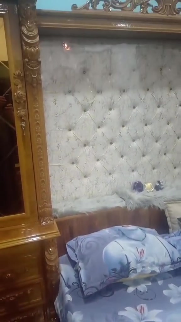 غرفه نوم ام سته بيبان طابقين تسكام صار شهرين من اشتروها  مكانها حي المعلمين الجديد  للاستفسار *********** السعر مليونين قفل
