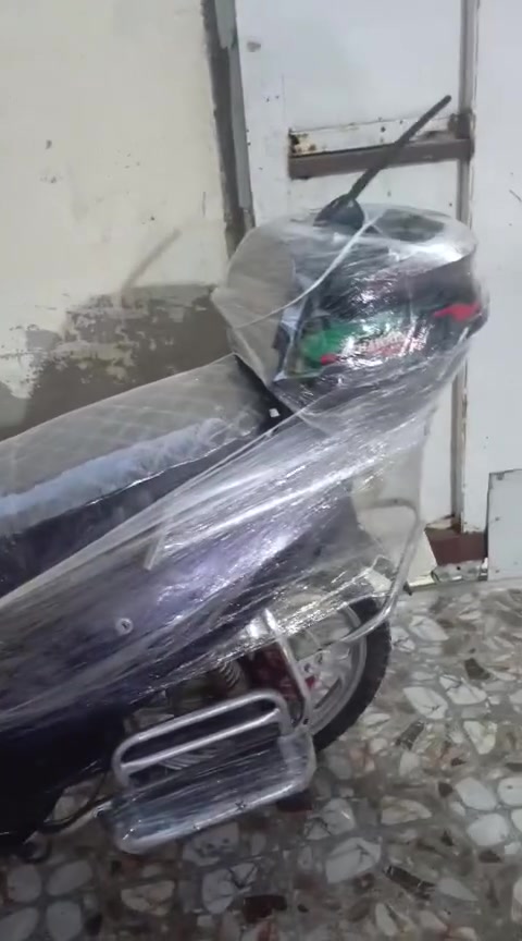 سلام عليكم هارلي للبيع نضيف بطاريات يقرن من 9ونص وفوك فقط بطاريه وحده منفوخه وتقره 10 سعر 400 
*********** مراسله واتساب فقط
