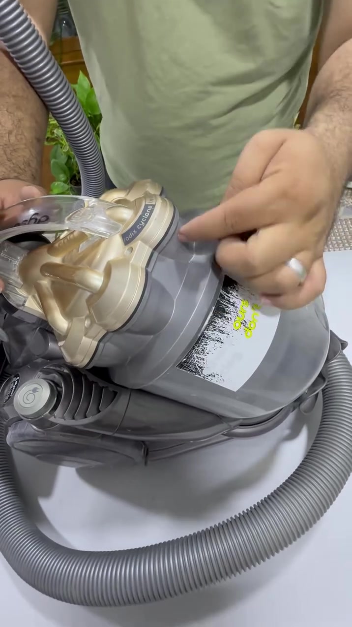 السلام عليكم 

مكانيس كهربائيه ماركة dyson الغنية عن التعريف 
بالة اوربيه المكانيس شغاله ونضيفه لاكن تباع فحم بسس وجود بعض النقوص  كما موضح بالفديوهات داخل المنشورر 

العنوان : البصرة … يوجد توصيل 

الهاتف : ***********  التواصل واتساب او ماسنجر
