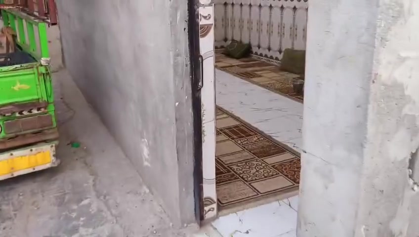 بيت لبيع حيانيه قرب الجملونات قرب سادة الموزان رقم( ***********) سعر ١٤ وبيه مجال
