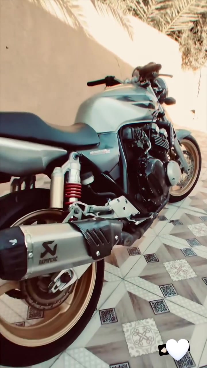 ﷽
السلام عليكم… HONDA Cb4 جيل ثالث للبيع
هايبࢪ سڪيورتـــــي 16 ولف 
لون ࢪصاصي 
مڪينه مفتوح مرا وحده بس شرط نعومه وشلعه ومعدل تشك الڪا؏ 
الدراجة نشطة كلش 
مابيها اي نقص 
و بيها كم شغلة رياضية و ترتيبات 
الاضافات :
عليها ڪزوز &  Akrapovič (أكراپوفيتش)، صوت. طرب 🎼  
دهن جديد 🆕 
الدراجة كاملة مكملة و كلشي بيها شغال 💯
ڪهࢪبائيات ڪلها شغاله مابيها ڪلوب طافي 
حساس ستاند ✔️

                                  { شغالات } 
حساس بريك ✔️
مكاني ديالئ بعقوبه   📍
السعر : 15 وبيها مجال شيء قليل 
للاستفسار ***********
الكلمة الطيبة صدقة 🤍

و تحياتي للجميع ♥️
