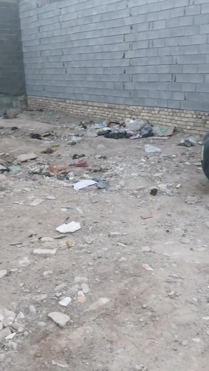 السلام عليكم أرض للبيع المساحه 100 متر مربعه 10 ب10مجاور شارع عشرين مي مجاري كهرباء انترنت معروضه عند مكتب الاخوين بداره ابو ماجد الزيداوي الاستفسار علئ رقم الهاتف ***********
