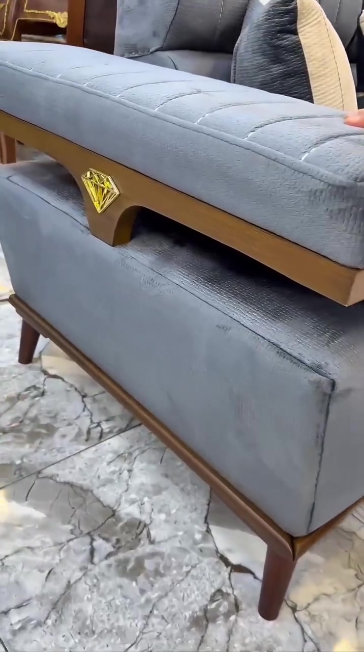 🛋️ ديوان موديل ( جوهرة ) اسم على مسمى  ✨
#العمل_على_المتر_الطولي 
كل ما هو جديد ومميز من الاثاث  تجدونه لدينا 
اكمل جمالية بيتك مع الباشا 🏠

✅ التفصال حسب المساحة المطلوبة نشتغل ع متر 
✅ لدينا كادر مختص لتدوين القياسات [ مجانآ ]
✅ ديوان مودرن طراز تركي كل المواصفات درجة اولى 
✅ الاقمشة والالوان حسب اختيار الزبون 
✅ لمعرفة سعر المتر {ارسل صورة الموديل على الخاص}
🔻 بغداد حي الأعلام شارع قطر الندى مقابل افران الكوثر
📞‏ ‏ *********** ‏ ‏

🚛 متوفر توصيل جميع المحافضات بأسعار مناسبة
