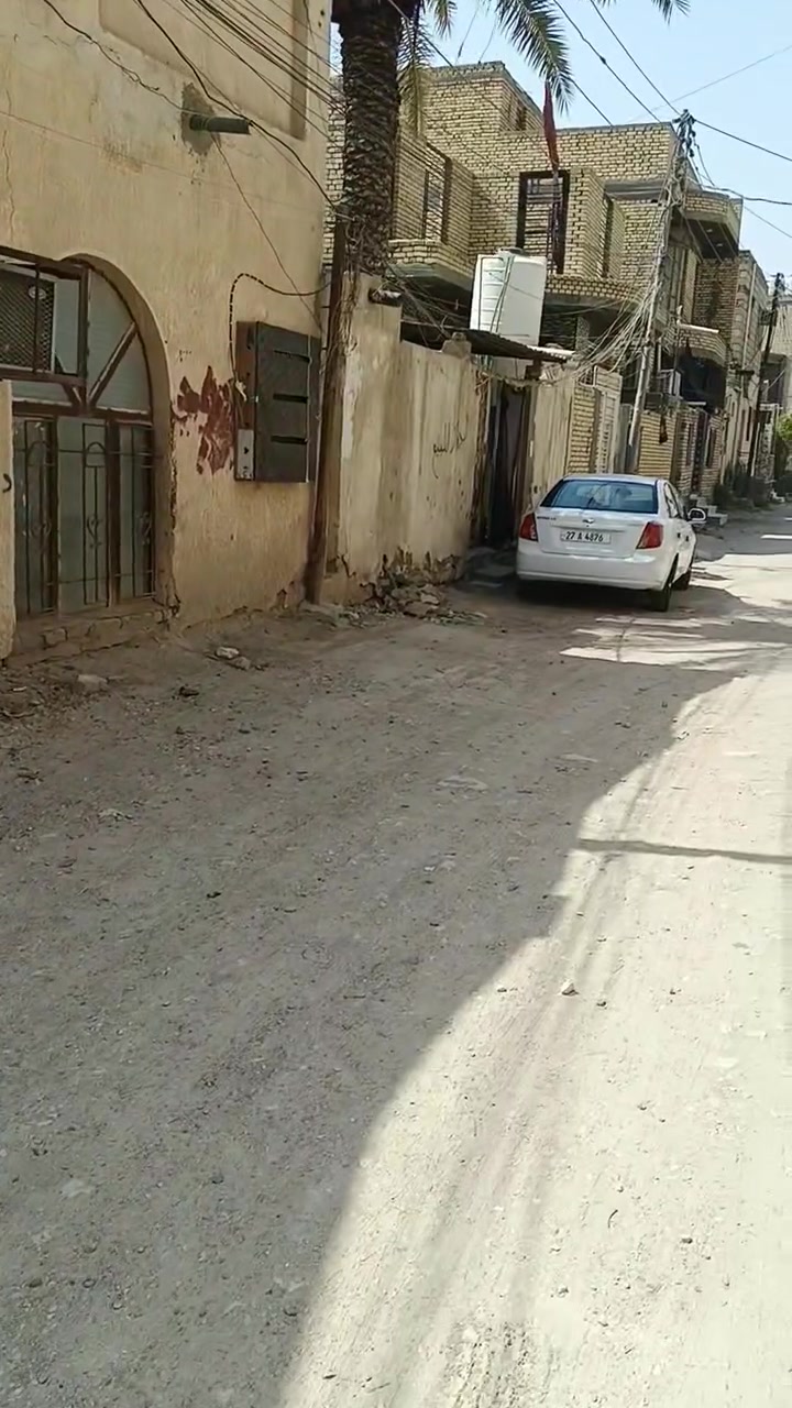 سلام عليكم دار للبيع بل صالحيه شارع المركز قريب عل شارع البيت مساحته 200م طابقين الطابق الاول غرفتين ومطبخ وصاله وهول ودوانيه وصحيات الطابق الثاني 3 غرف وصاله وصحيات الاستفسار ***********
