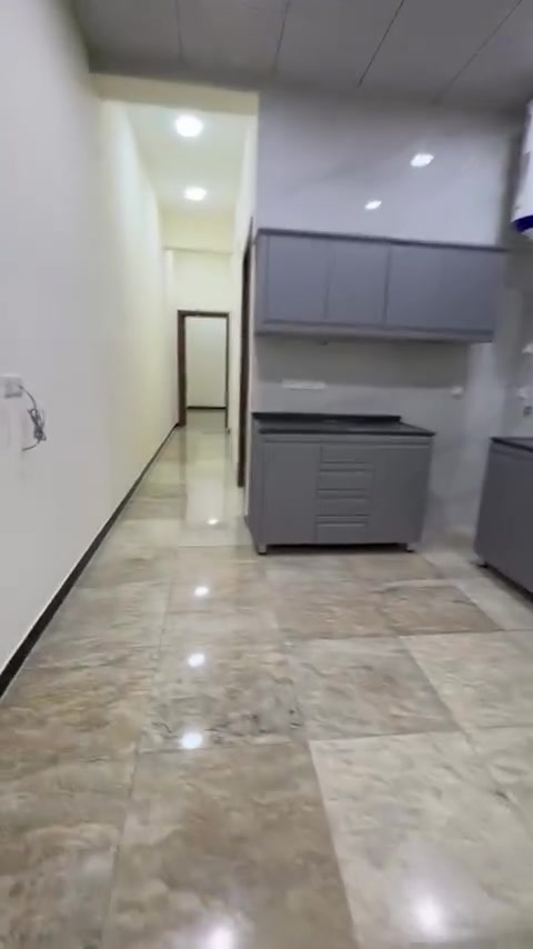 شقه ارضيه  (زيونه محله 710تتكون) من غرفتين نوم صاله مطبخ خدمات زيرو مجهزه بسبالت وكاونتر 
***********1. محمد الشمري للعقار
