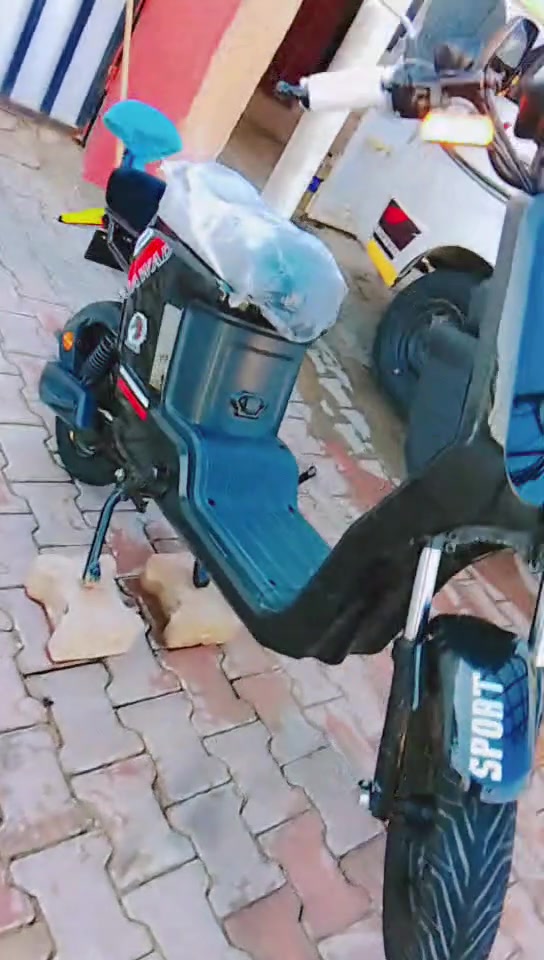 للبيع
دراجه شحن R8 

جديد 2026
بطاريات جدد  ملف 1800 واط نحاس شاشه وتربرو 

االعنوان كركوك اسره مفقودين 
السعر 500  وبي مجال الستفتار على هذه الرقم ***********
