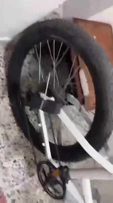 سلام عليكم بايسكل للبيع امريكي اصلي بعده زيرو ما مستعمل بطاريه ليثيوم سرعه 50
رايده ب550 وبيه مجال 
مكانه بغداد المشتل 
للاتصال ***********
