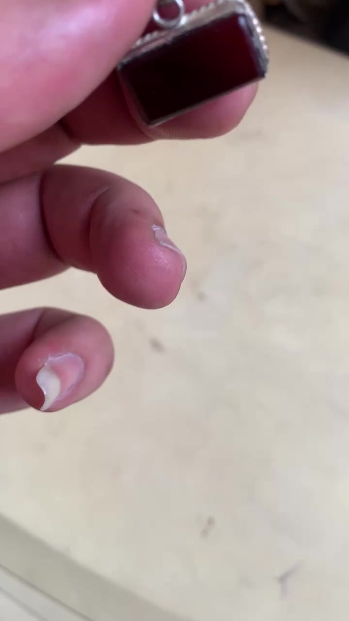 وعقيق احمر طبيعي ويمانيه داير مداير فضه كلهن وعطفه بحريه اصليه
٢٥لف رقم ***********
