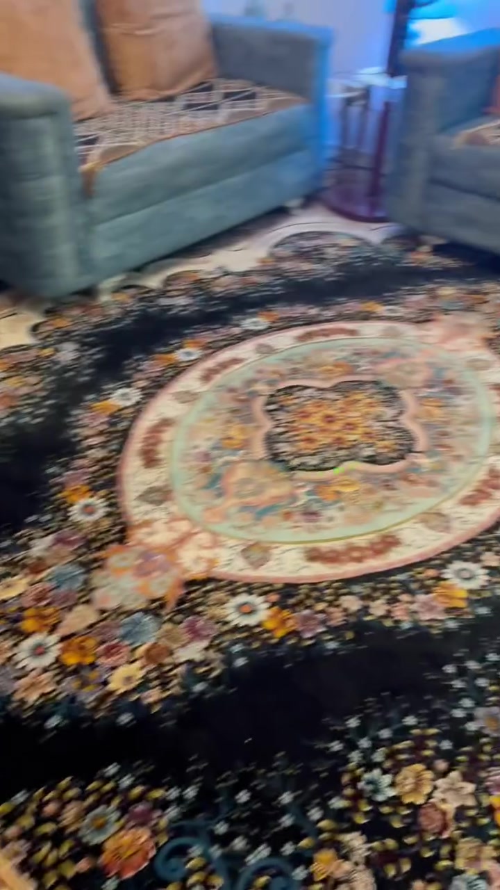 *🏡 بيت فخم للبيع أو مراوس في مجمع السلام السكني - الشارع الأول VIP*

*الفرصة الذهبية اللي الكل يدور عليها ✨*

📍 *الموقع:* مجمع السلام السكني - الشارع الأول VIP (أرقى شارع بالمجمع)
📐 *المساحة:* 308  متر - واجهة حلوة وموقع مميز

*🏠 تفاصيل الطابق الأرضي:*
غرفة نوم كبيرة سويت (4x7) مع حمام خاص + صالة كبيرة + غرفة استقبال + غرفة طعام + مطبخ عادي + مطبخ حار + صحيات عدد 2 + حمام خارجي

*🏠 تفاصيل الطابق الثاني:*
3 غرف نوم ( وحدة منهم سويت ) + صالة كبيرة + صحيات عدد 2 + بلكونة واسعة

✅ بيت نظافة فول وجاهز للسكن
✅ بناء قوي وترتيب درجة أولى مثل ما شفتو بالفيديو

*💰 السعر:*
275 مليون نقداً + 90 مليون للمصرف (المجموع الكلي 365 مليون)
البيت يستاهل كل فلس، ومجمع السلام اسعاره دا تصعد ومرغوب لسعة شوارعه ومناطقه الخضراء وانه اقرب مجمع سكني بالنجف 

📞 *للاتصال المباشر:*
***********
***********
***********
