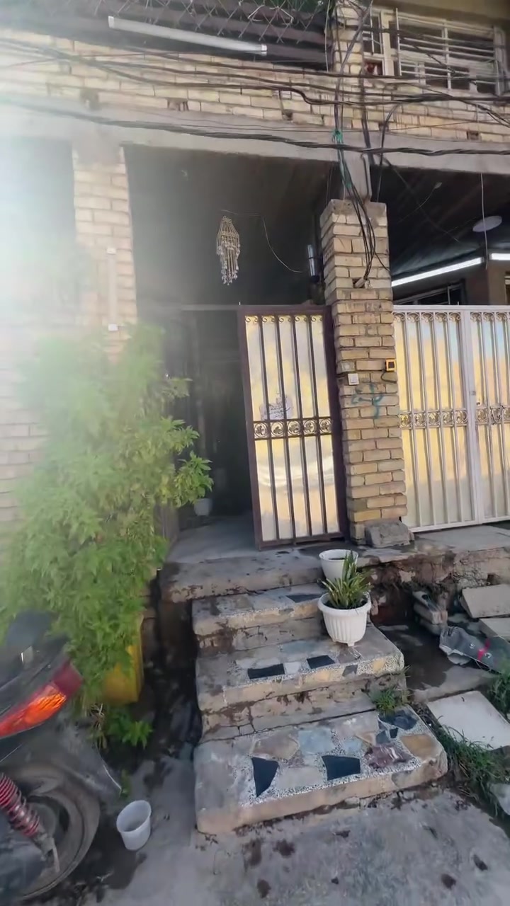 دار للبيع مساحه 50 متر زنجيل على شارعين يشمل البيت كاونتر وكيزر وتانكي مال مي البيت بنزال قاسم وكيل قرب اسواق ابو ضرغام زراعي ملك صرف بدون اوقاف للاستفسار ***********
