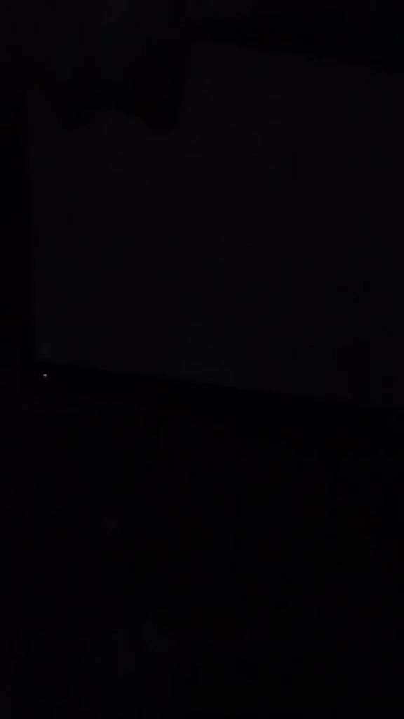 شاشة lg حجم 55 LCD بدون نت بيه عطل بس تشتغل وتطفي 
سعر 50 موصل الايسر 
***********
