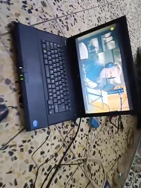 السلام عليكم السعر 200الف وبيهه مجال بالإضافة إلى كيبورد عربي انكليزي وبيه شوي تأخير من تفتح بيهه لعبه جيني إي سان أندرياس هي واضحه بس التلفون كامرته موزينه
  للاستفسار ***********