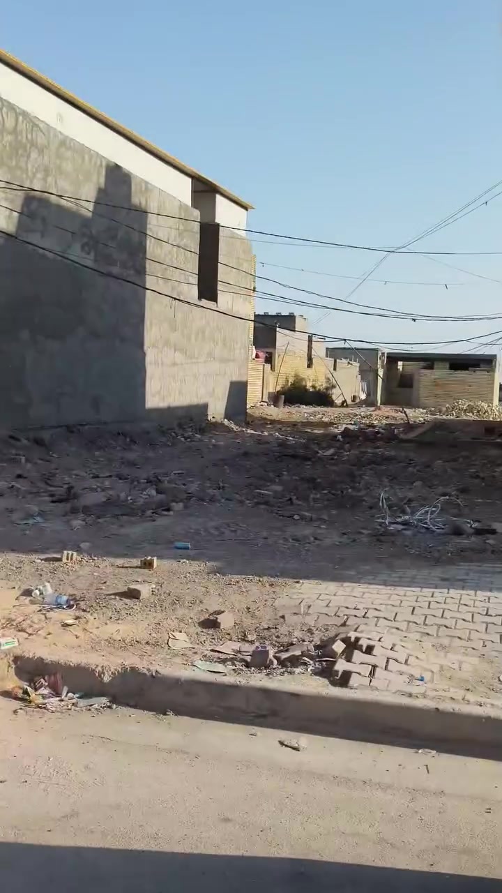 السلام عليكم بيت هيكل للبيع مساحة ١٥٠متر واجهة ٧ونص نزال ٢٠ مكان الحسينية سكلات منطقة ٢٥ خلف شارع حجي حلو السعر البيت 54مليون وبي مجال الاستفسار الاتصال على رقم هاتف ***********
