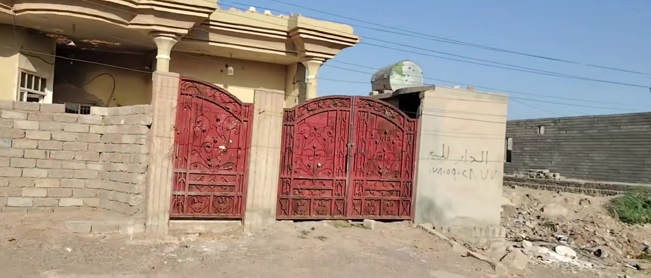 سلام عليكم ورحمة الله وبركاته دار للبيع في حي العسكري الثاني  يبعت عن شارع الحولي 200 متر
البيت متكون غرفتين نوم +استقبال +صاله + مطبخ + حمام + صحيات  خارجي مساحت البيت 352 متر البيت طابو صرف بسمي تحويل مباشر السعر 55 وبي مجال للطيبين الستفسار خاص اوت اتصال عل رقم
*********** اتصال
*********** وتساب

