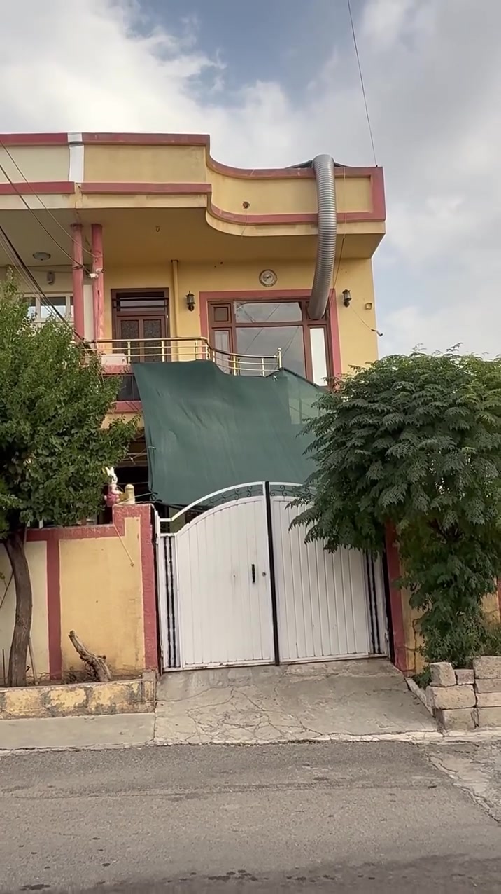 ‏کۆد 1822

🏠 خانوو 100م لە گەڕەکی فەرمانبەران

🔵 کۆڵانی 10م ڕووی ڕۆژ ئاوا شوێنی تایبەت

🔵 خانوەکە بیری موشتەرەکی تێدایە

🔵 بۆ دووماڵی جییا ئە بێت

✔️✔️ بۆزانینی نرخ کۆمێنت دانێ

*********** 📞📩📥
