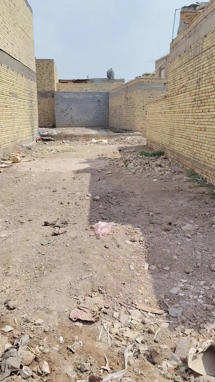 السلام عليكم يوجد قطعه للبيع مساحه 140 في كاع وسام ال حامي
رقم الهاتف ***********
