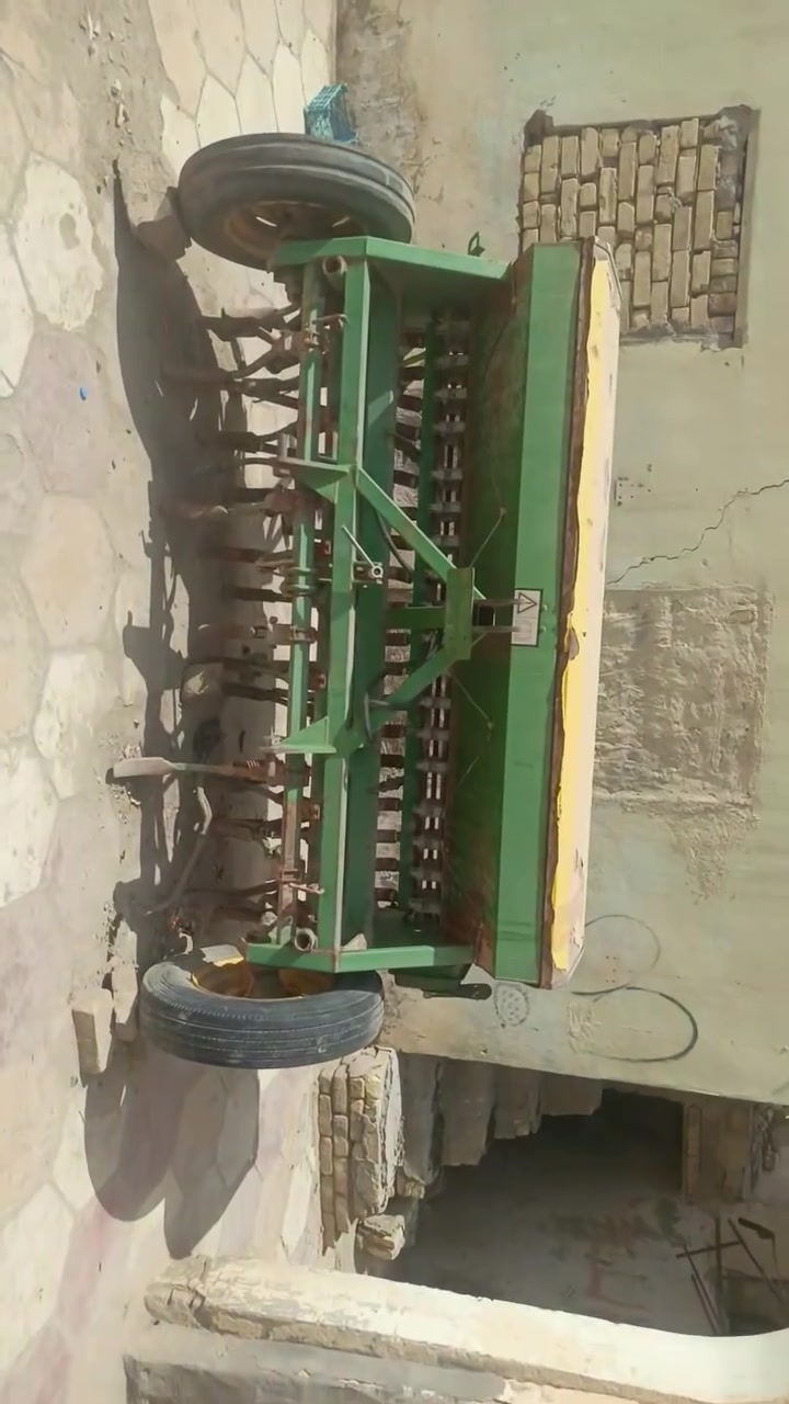للبيع فدان مع طابعه نضيفات العنوان السماوه الخضر *********** اتصال
