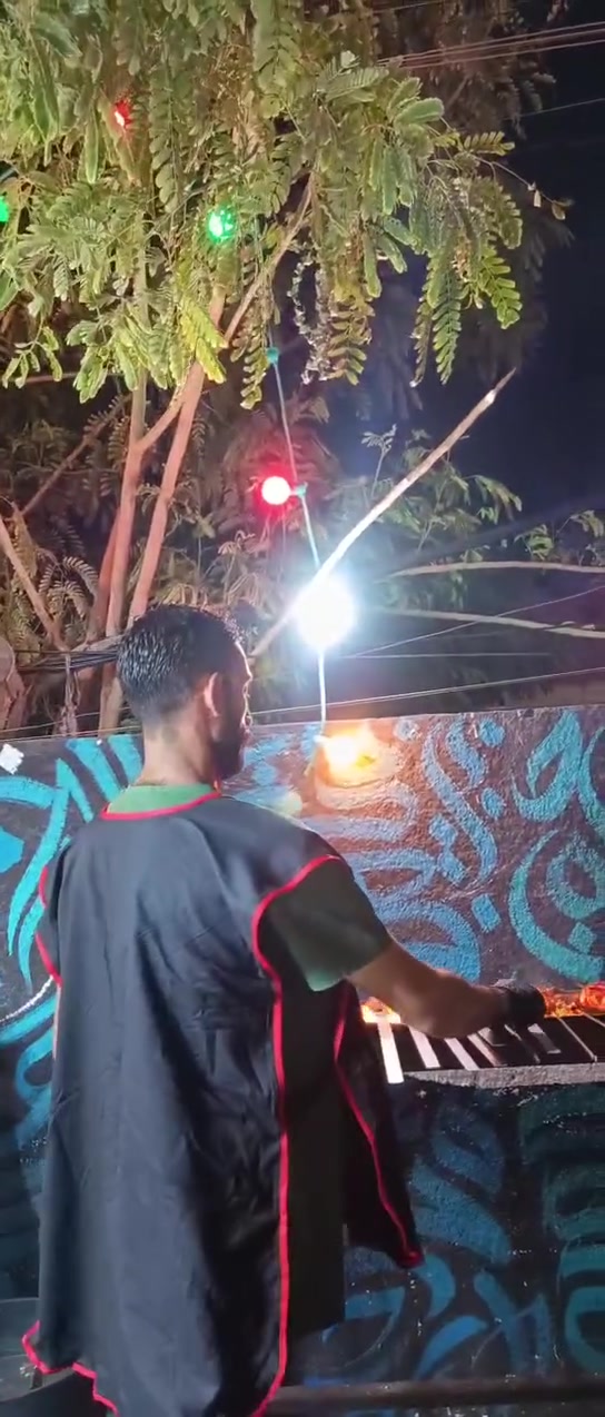 #يالله سبوع العروض
تعلن مشويات عمو علي 
كيلو كباب لحم ب18+طماطه وبصل +بطل بيبسي 
كيلو كباب دجاج ب10الاف 
كيلو تكه دجاج 12الف 
كيلو اجنحه ب12الف 
كيلو تكه لحم 20الف 
كيلو معلاك20الف 
جميع النفرات النفر ب 10الاف 
العنوان العامريه شارع العمال الشعبي 
***********رقم الحجز والتوصيل 
وقت التجهيز والواحده الظهر
