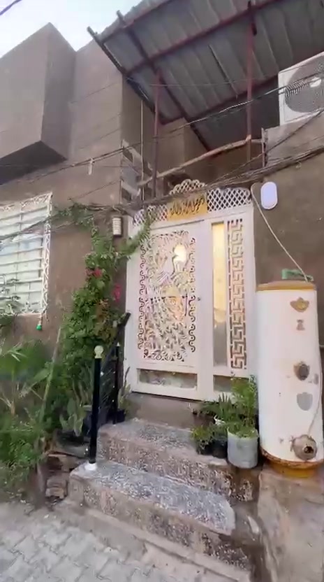 دار للبيع خلف شارع السكة 
مساحة 75متر صب كونكريت بناء 2024
باقي التفاصيل بالفيديو 
السعر 90مليون 
للتواصل مع مكتب 
***********

عنوان المكتب كوفة حي ميسان بداية شارع الكيات
