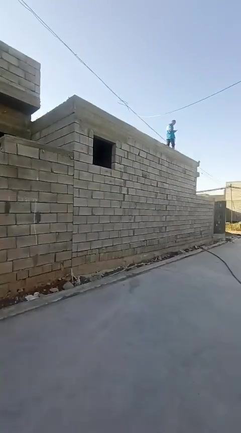 هيكل للبيع العنوان القوسيات قرب المدرسه الصينيه المساحه ١٠٠متر خدمات كامل  سعر ٢٣ الاستفسارعلى الرقم ***********
***********
