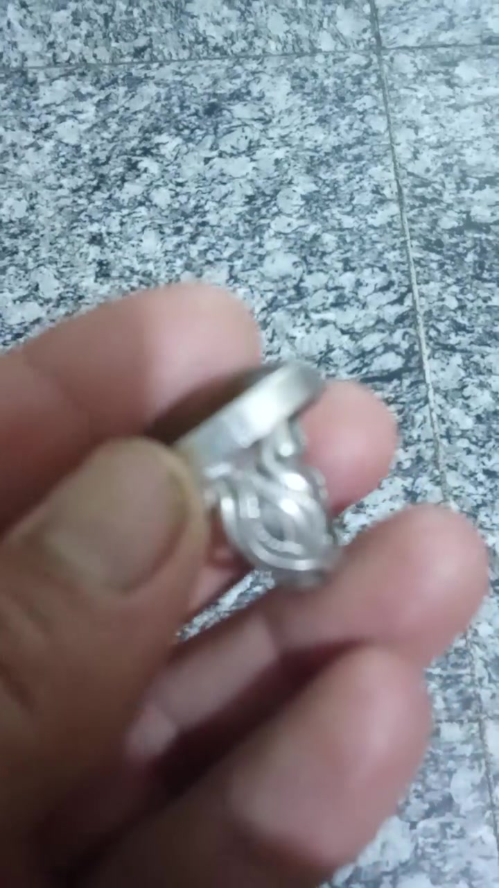 السلام عليكم،،للبيع شلع،،***********,,بغداد حي الجهاد
