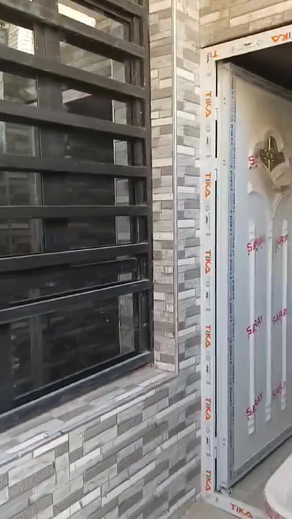 السلام عليكم 50للبيع طابق ونص بيه ثنين غرف النوم كاملا قبله السجه الشارع الخضر مقابل قطاع السابع ***********
