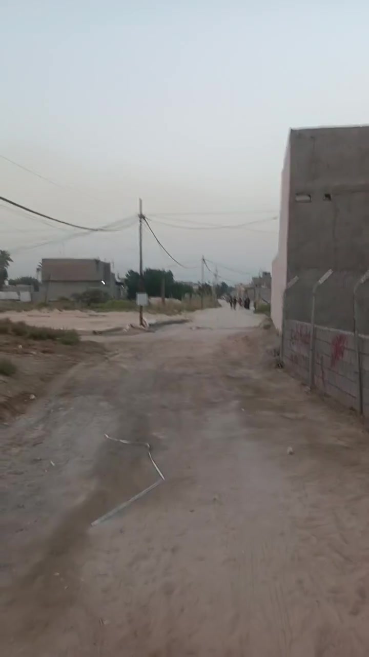 *********** السلام عليكم بيت للبيع 100 متر باكيه خمسه نزل 20 عنوان طويريش كربلاء على طريق شراقي خير يدلل السعر مالته ب 25 شارع 150 متر كافه الخدمات مال الكهرباء ومدارس ومولده عرض الشارع 10 متر
