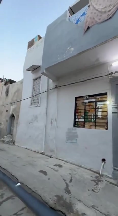 يعلن مكتب  النعيمي الأصيل للعقار 

رقم العرض :116

‏دار للبيع:سند طابو ملك صرف شرط التحويل 
    
المنطقة :؛ الجمهورية مقابيل بانزيخانه الجمهورية

المساحه:: 60 متر ركن       

يتكون الدار من: 3 غرف+مطبخ+صحيات +رهرة+سطح+ الدار بناء نضيف

كما موضح بالفيديو

🚩 صفحة مختصة بتجارة العقارات 🚩 

- بيوت بيع وشراء وبأسعار مناسبة✅ 

- يوجد قطع اراضي باسعار مناسبة ✅

- يوجد عروض تجارية مناسبة ✅

---------------------------

نستقبل العقود الخارجية ‼️

⚠️موقع مكتب  النعيمي الأصيل للعقار : الجانب الايمن في باب جديد قرب جامع جويجاتي ♻️

للأستفسار اكثر 👇🏻👇🏻

📞 ***********📞واتساب
 📞 *********** 📞
