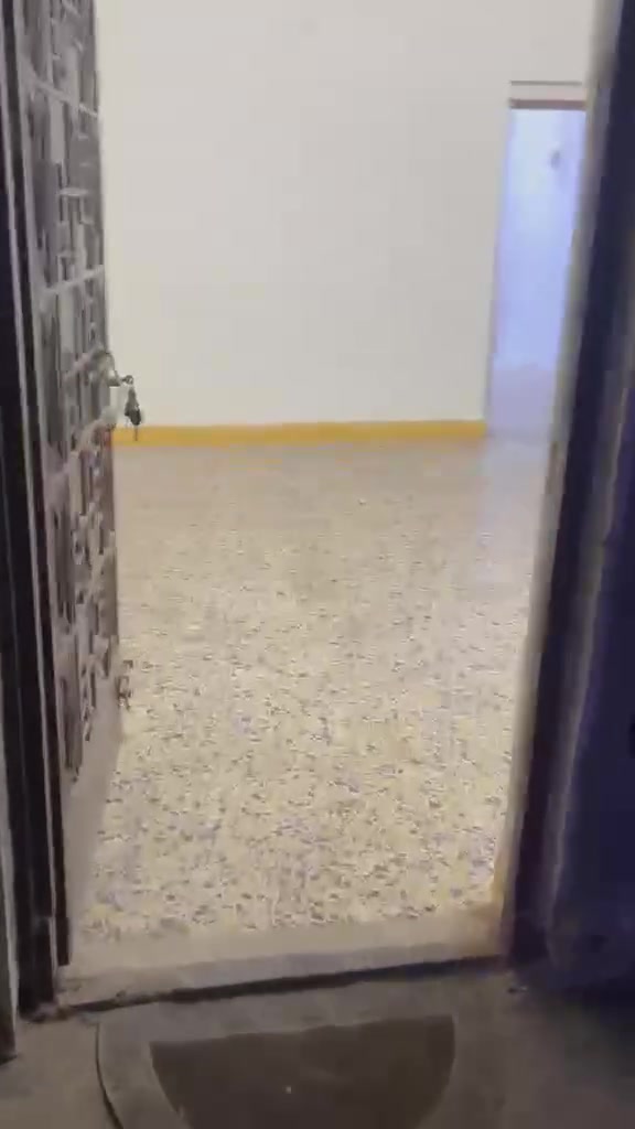 متكون من استقبال وغرفه كبيره وغرفه اطفال وخدمات ومدخلين سعر ايجار 700 الف
الموقع حي القاهره الثانيه 
للاستفسار***********
