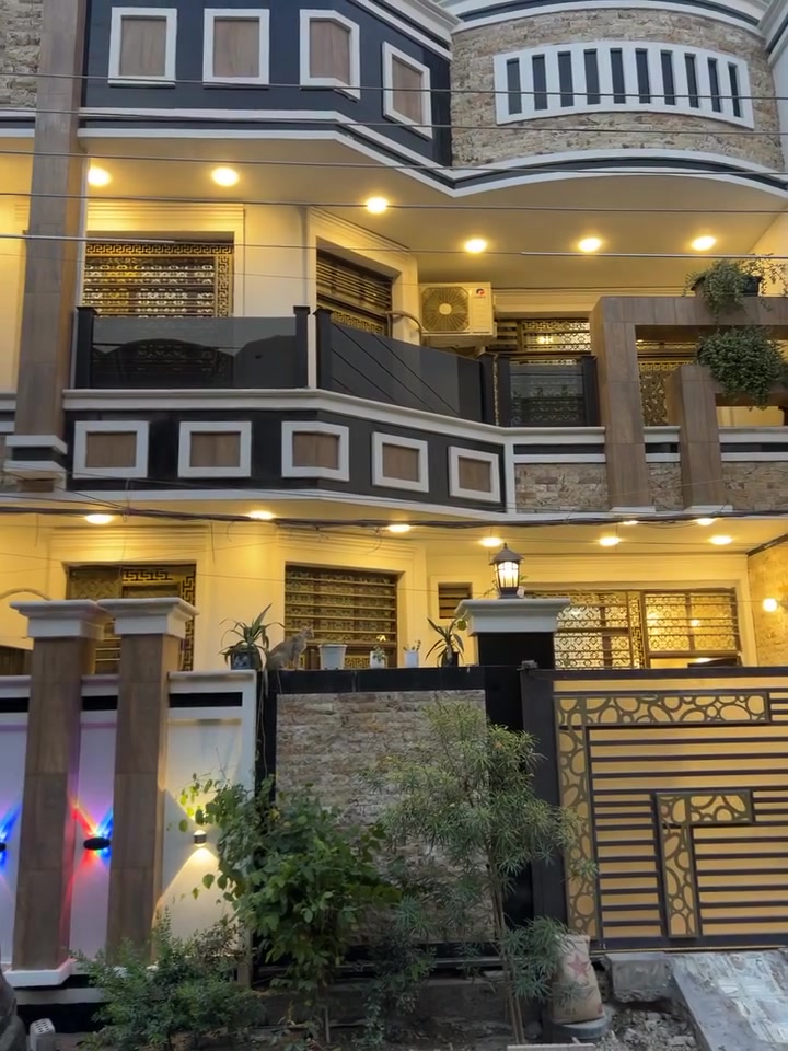 دار للبيع طابو زراعي سند 25 سند مفصول مساحه103 واجه 9 ونص نزال 11 ونص خدمات كاملة كهرباء تبليط مجاري خلف ال600 مال صليخ دخوله من جهتين جهة القناة وجهه من السريع شركة تيوتا للاستفسار *********** ابو فهد
