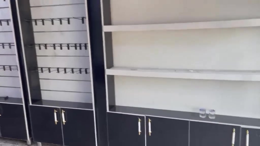 البيع الواحد 100وذا كلهن بيهن مجال 
***********
