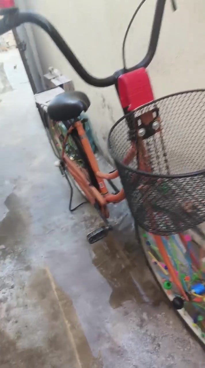 سلام عليكم بايسكل اسلامي 🌤
لون البايسكل برتقالي 🍊
معا جاملغات ثنين 2 🛠
بايسكل نظافته 90 /100🔕
مثل مشوفون الجمبزه مالته 🔕
اب سعر 100 او بي مجال على ال 85🔕 
رقم الهاتف 📞📲 ***********بي واتساب 📞
