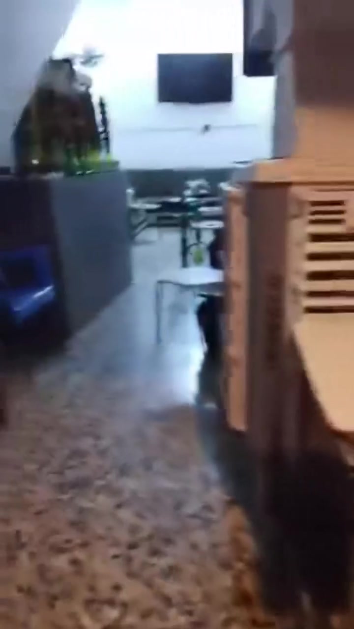 للبيع يم الكراج ب٣ وبيها مجال
***********
