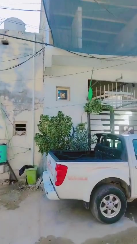 بيت في حي الرحمة ثاني بيت عن شارع 20 بفرع فرحان اليعقوبي ابو النت
المساحة 105 متر 
يتكون من استقبال 7x3
صالة 6x4
غرفه 4x3.5
طارمة 6x4
حمام خارجي
حمام داخلي
البناء طابوق 
السقف والاساس صب 
الارضية كاشي جلي موقعي
سيراميك هزارة 130
الحدادية تسكام 
الطابق الثاني هيكل واصل للسقف
السعر 80 وبي مجال
للاستفسار الاتصال***********

