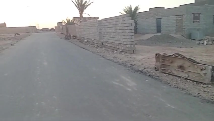 سلام عليكم ورحمة  بيت مشتمل للبيع    مساحه 300  كامل خدمات ماي وكهرباء وتبليط  لمكان  حاي المين  وصل يدعش مليون  ***********

