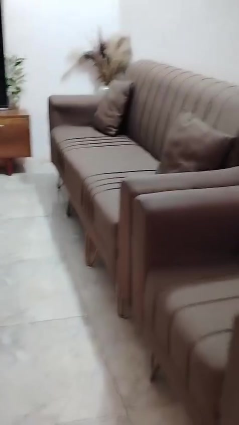 السلام عليكم عليكم عندي تخم كامل ١٥ مقعد.  وية الكوشات كامل لونة جوزي. جديد مامستعمل هواي وسعرة ٨٠٠ الف وبي مجال مكاني بغداد البياع للاستفسار الرقم:***********
