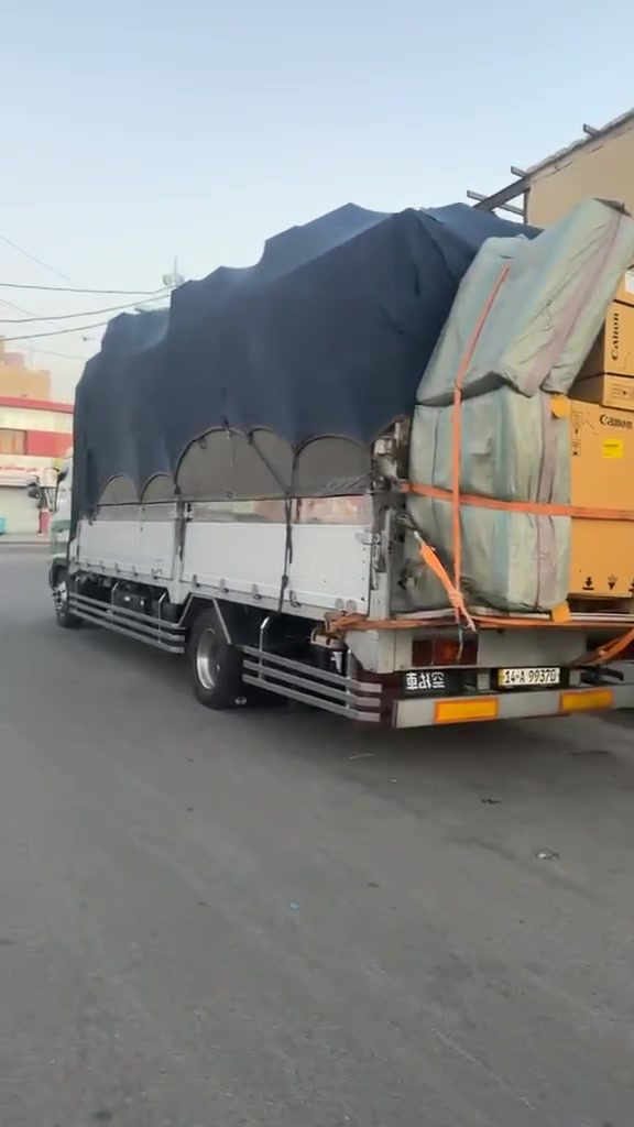 السلام عليكم
هينو شيطان موديل 2021 شاصي عريض محسن 
طول ٧ وربع بلادي مكينه 80 عادي عدا سكليتر كهربائي 
تخم تاير 19 ونص ويلاه كروم رقم بصرة سياره جاهزه 
رقم صاحب السياره ***********

السعر السياره 290 ورقه
