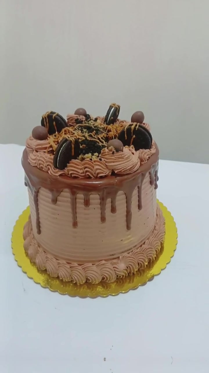 مو أي كيك… الي عدنا غيررررررر😍🍰
طعم، شكل، ونكهة تستاهل التجربة 🤎
اهل الحريه  شغلي كيك  مناسبات توصيل مناطق الكرخ
