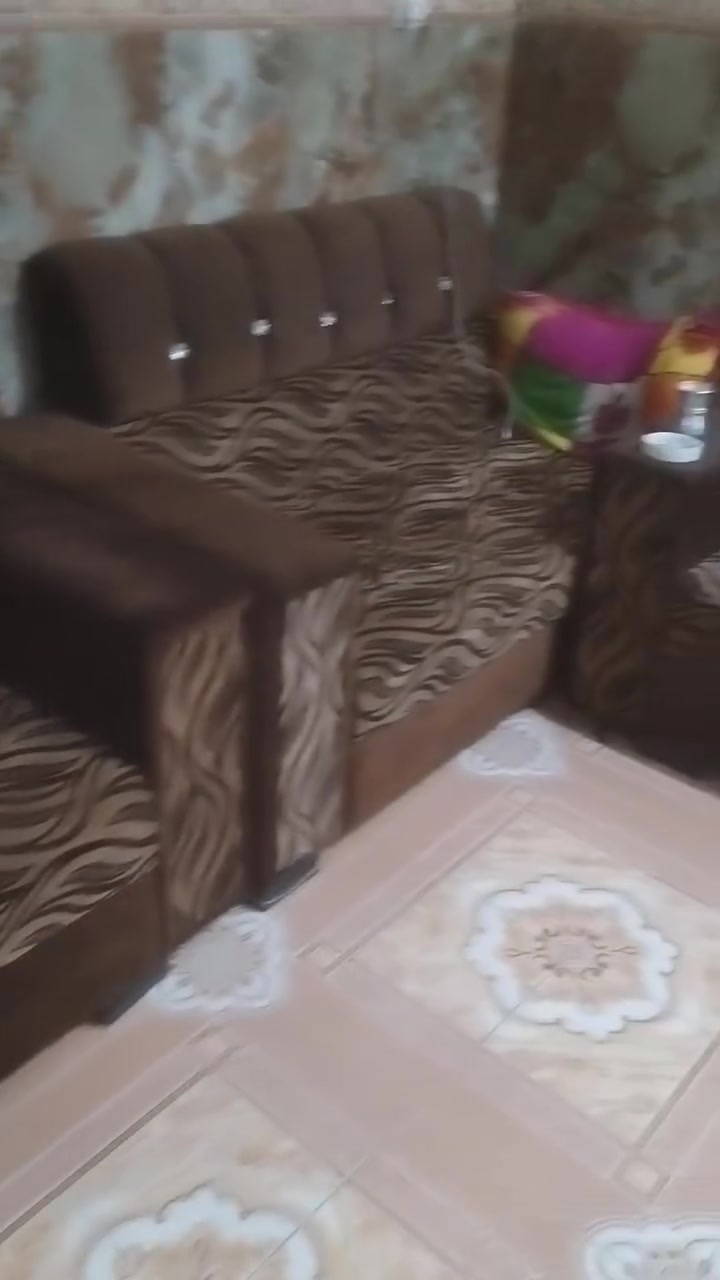 تخم 5 مقاعد 2كبار 1وسط 2 اصغار نضيف مابي اي كسر 100 الف لشراي وبي مجال تصل رقم ***********
@
