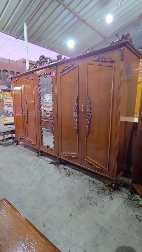 غرفه ٥ باب طابق واحد صاج داخل وخارج مستعمل نظيف شغل درجه اولى مستعمل موديل رجل عنتيكه بغداد الأمين الثانية ***********
