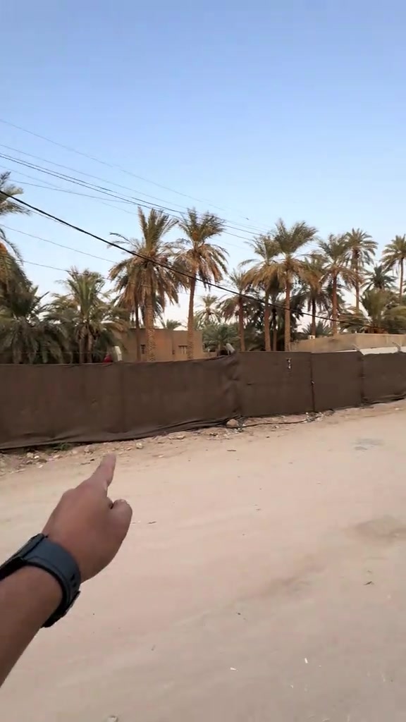 قطعه أرض بمساحة 925م 🔸ملك صرف بأسم شخص واحد تحويل مباشر 🔹 ثاني قطعه عن التجاري 🔸قرب فندق البارون 🔹الواجه 28 تباع نصف او كامله للاستفسار ***********
