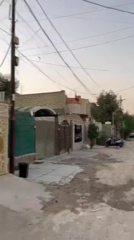 دار للبيع في حي الرئاسة شارع عشرين بفراع خدمات حمودي دار كامل مكمل جاهر من سيراميك وصحيات وخدمات وماء وكهرباء وتبليط دار بناء حديث دراجة والة مساحة الدار ٧٥ متر بيع نقداً او بل تقسيط حسب اتفاق الطرفين الاستفسار التصال عل الرقم بيه وتساب ***********
