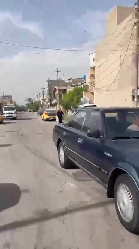 سلام عليكم
سيارة كراون هارتوب موديل 1990 سياره مكفوله من الصبغ والحادث ونقل جثه وكص كهربائيات كلها شغاله كير مكينه مكفوله دواخلها بلاديه نضيفه سياره بأسمي ابيعلك شرط تحويل. مكان السياره بغداد 
تبريدها شغال نقص بس راديتر وغاز 
السياره خير من الله مال جناي 
السعر 47وبيها مجال حك الجيه 
استفسار اكثر ادخل خاص وبلخدمه 
***********واتساب
