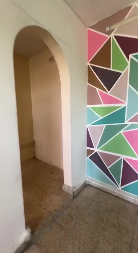 شقة طابق ثاني للايجار 🛑 🛑 🛑 🛑 
في حي الوحدة مقابل جامعة الحدباء تصلح للطلاب 
مساحة 125 متر 👉 👉 👉 👉 
بناء نضيف 
تتكون من غرفة نوم وهول واستقبال وصحيات ومطبخ وبيتونة وسطح 
السعر 250  
موقع مميز قرب شارع الكنيسة 
للاتصال والاستفسار 
***********
***********
