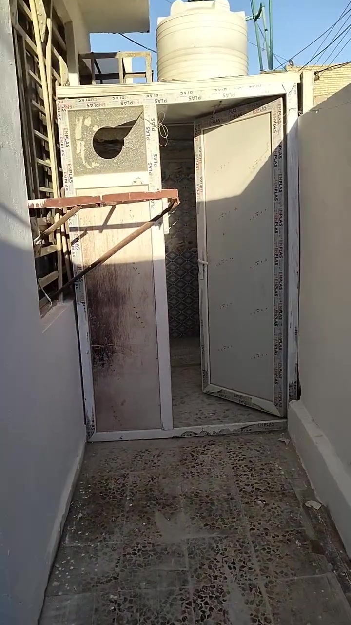 السلام عليكم للبيع بيت طابو زراعي بلحر بحي سومر بشارع ابو نسيم مساحه 120م طابقين بي استقبال وهول ومطبخ وغرفه وصحيات خارج وداخل وبي غرفه وهول فوك. ***********

