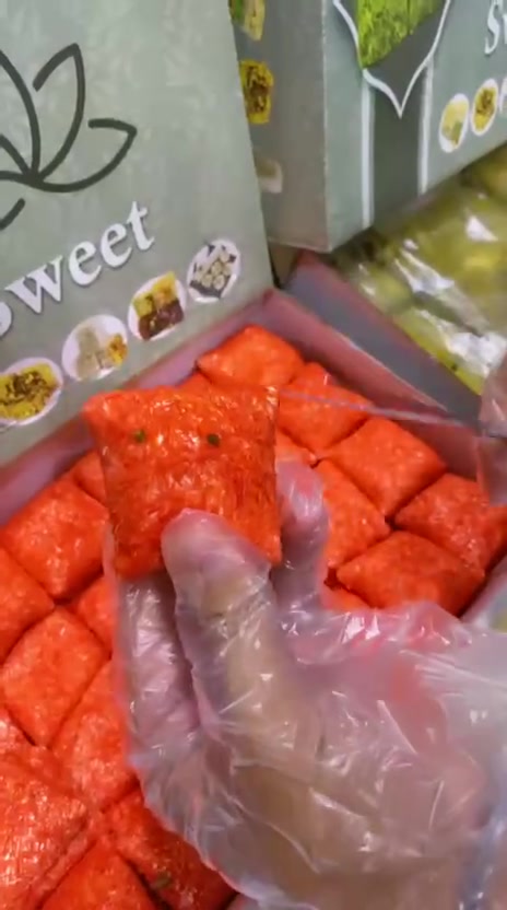 ✨ تم توفير الحلقوم المحشي بالنوتيلا 😍🍫
يجيكم بشكلين 
🤎 النوع الأول: مغطى بالكنافة
💚 النوع الثاني: مغطى بالبستاشيو

🔥 سعر الكيلو 13،000 ألف فقط 🔥

لا تفوّتونه، طعم يستاهل التجربة 😋
📍 الأنبار هيت الدواره قرب مدرسة
🚚 توصيل جميع مناطق الانبار
📞 *********** واتساب
