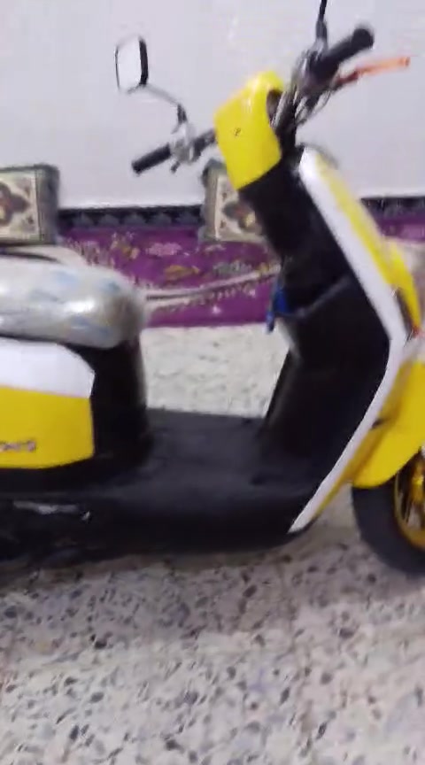 للبيع دراجه ماكس بوليس للبيع بسعر مناسب أو مراوس دراجه ناريه حسب القناعه *********** مو شراي لا تخابر
