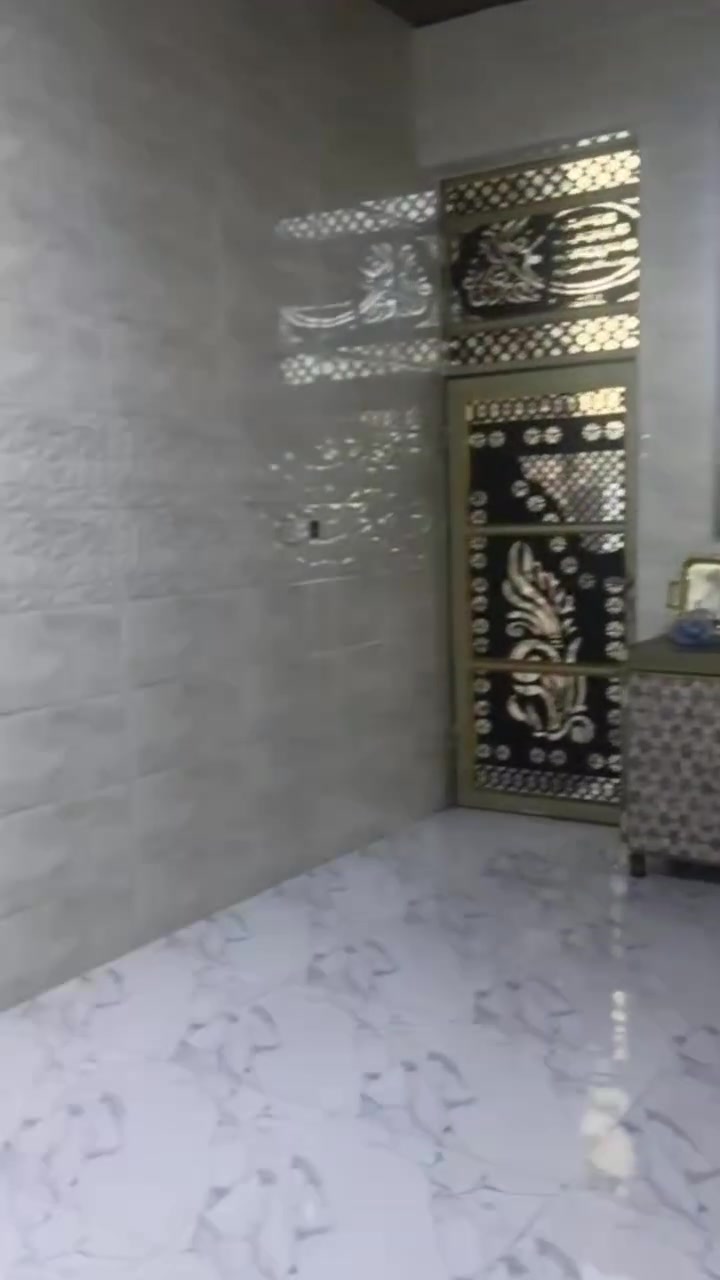 دار للبيع 200 متر طابو صرف في الرمادي ال٧ كيلو قرب على جامع النور  غير كامل من الخارج 

السقوف نضام چبس 

البوب نضام لاستيك عازل 

الشبابيك حديد الفردات pvc 

تاريخ البناء ٢٠٢٥ 

ديوانيه 

هول 

كلدور 

مطبخ 

صاله 

غرفتين 

رقم القطعه 20582 

تتوفر كافة الخدمات 

السعر ٧٠ مليون قابل للتفاوض

***********
