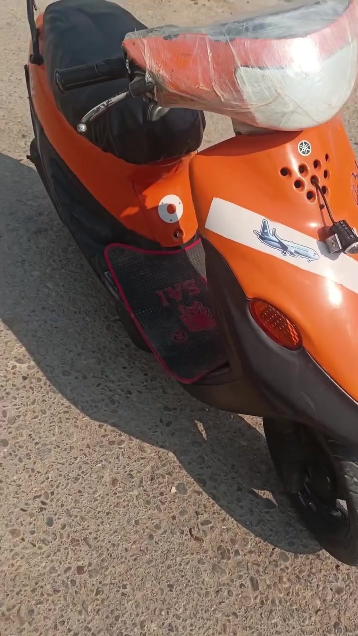 ذبانه يوماهآ ياباني 9زروف 
مشتريها وكيل ما مفتوح بيها برغي بيها مكاتبه اني هاملها وعوزها ترتيب بسيط مثل 👇
1-عينه
2-شوته 
3-وجنطه ماعرف ليش ما ينقفل 
غير هذن الك كل الحق اتعاتبني 
عارضها 350وبيها مجال لشرايه نتم بيش اتقيمون 
مكاني القادسيه اوهاذ رقمي ***********  للعلم ما غاسلها بعدهي وصخه
